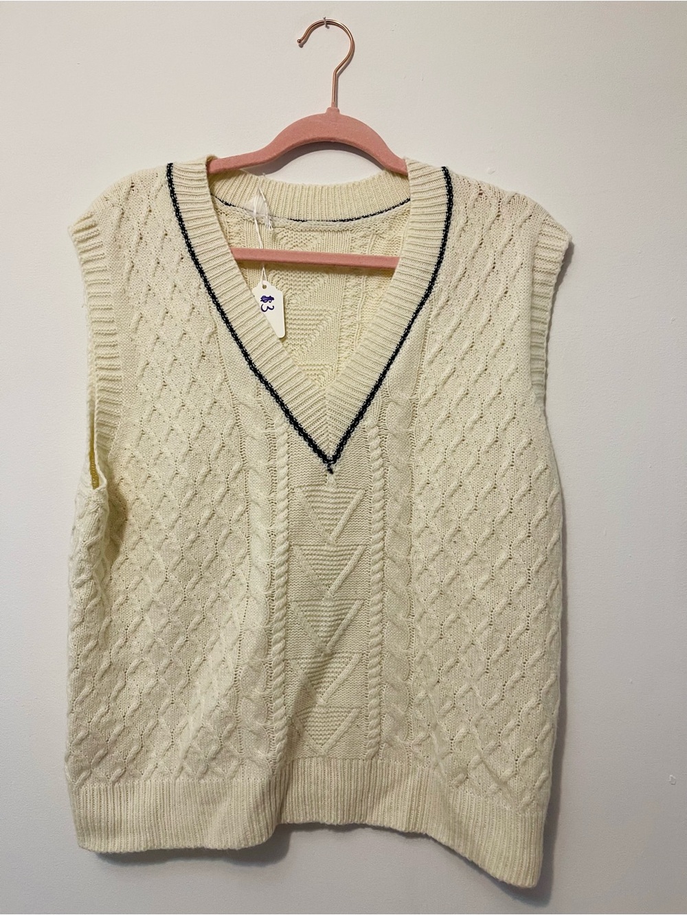 SHEIN Cream Cable Knit V-Neck Sweater Vest with Navy Trim